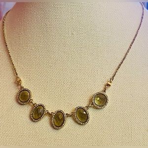 LOFT PERIDOT GREEN WITH FAUX DIAMONDS GOLDEN COLORED NECKLACE!